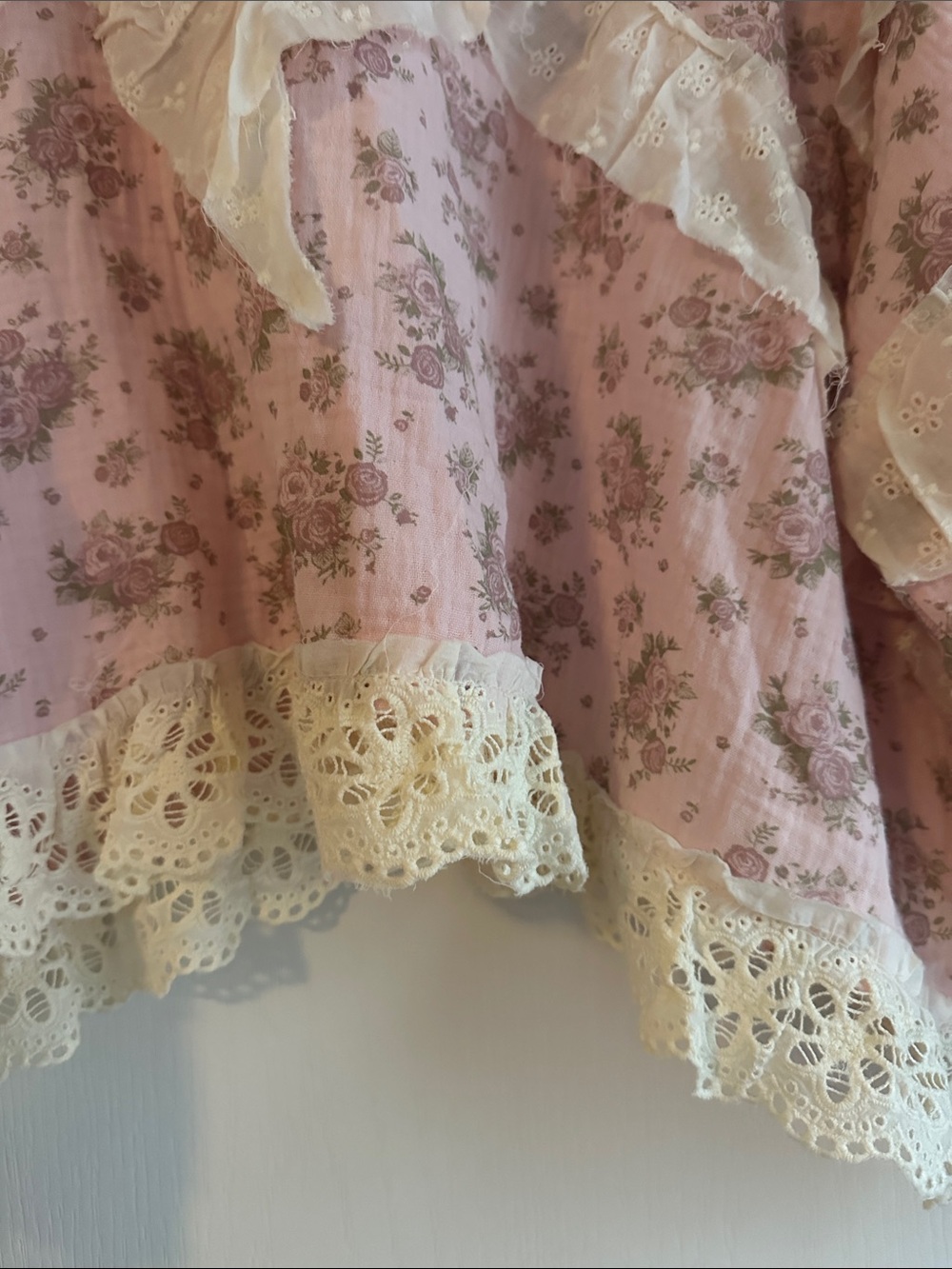 POL XS Pink Floral Lace Ruffle Blouse with Cream Trim NWOT - Picture 3 of 9